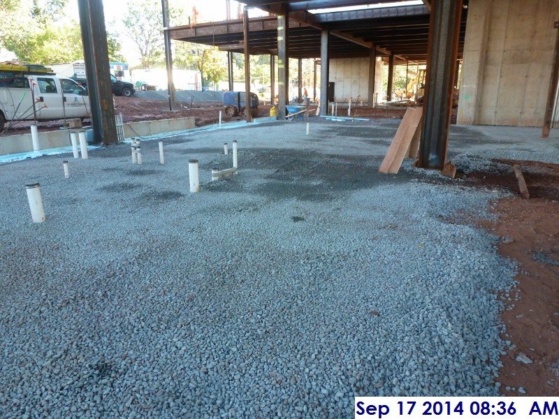 Laying out gravel between column lines A-C.7, 4-3 Facing East (800x600)